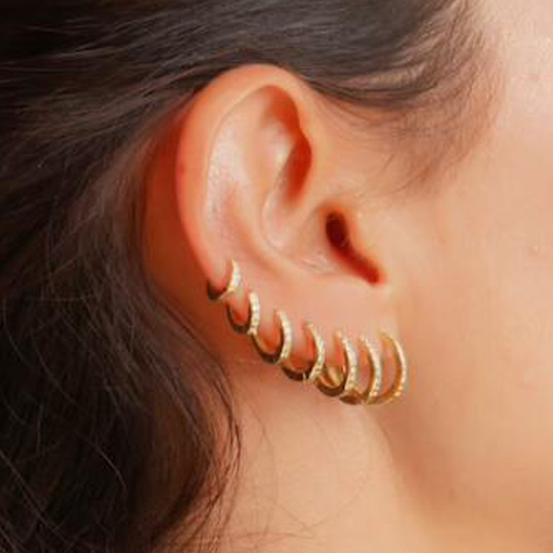 Cầu Vồng CZ Huggies Đôi Khuyên - đánh giá và giá Helix Cartilage Ring