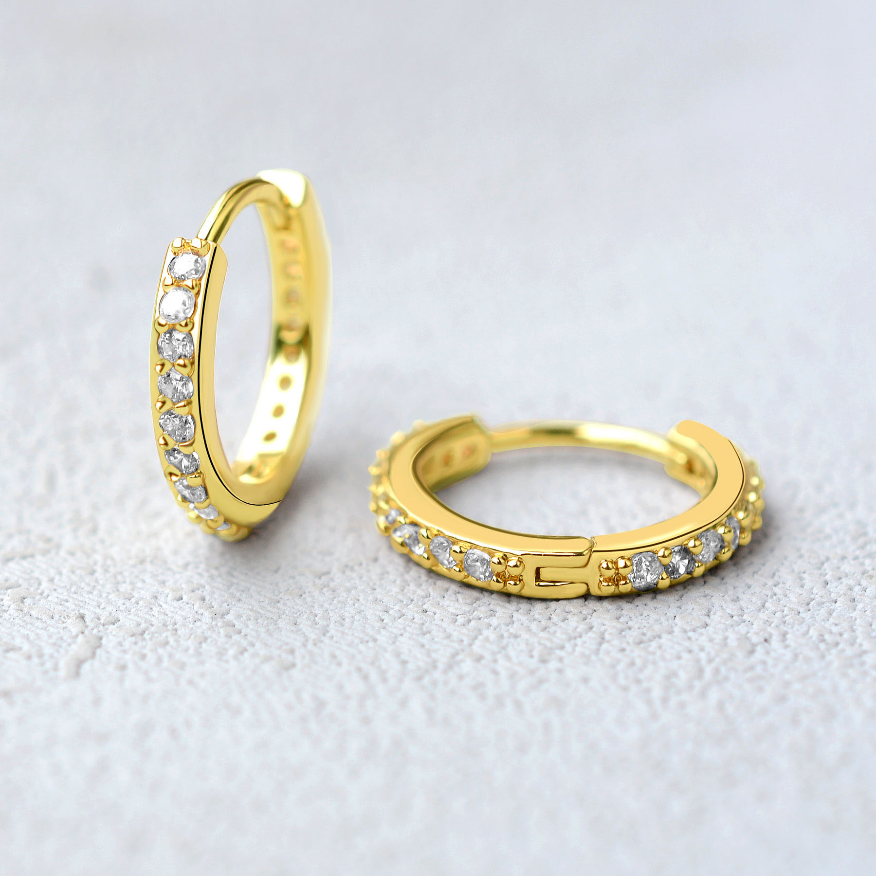 Cầu Vồng CZ Huggies Đôi Khuyên - đánh giá và giá Helix Cartilage Ring