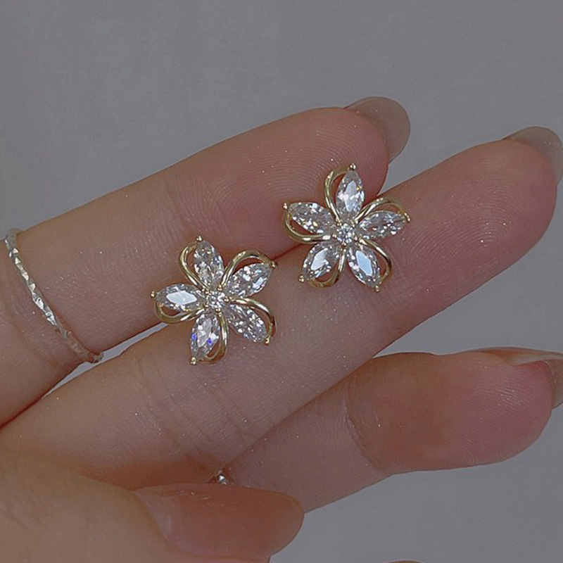 Dainty Flower Stud Earrings fo - đánh giá và giá Helix Cartilage Ring