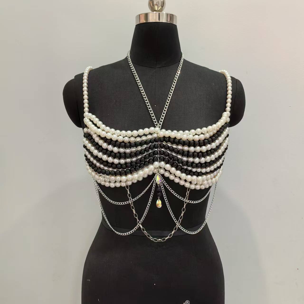 Black White Woven Plastic Pear - đánh giá và giá Body Jewelry Vest